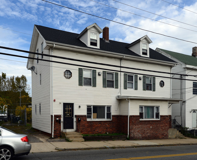 897-899 Branch Ave in Providence, RI - Foto de edificio - Building Photo