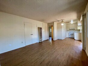 657 Dorothy St in El Cajon, CA - Foto de edificio - Building Photo