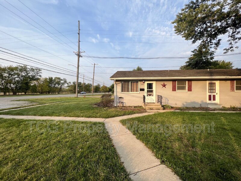 1924 Ottawa Ave in Ottawa, IL - Building Photo