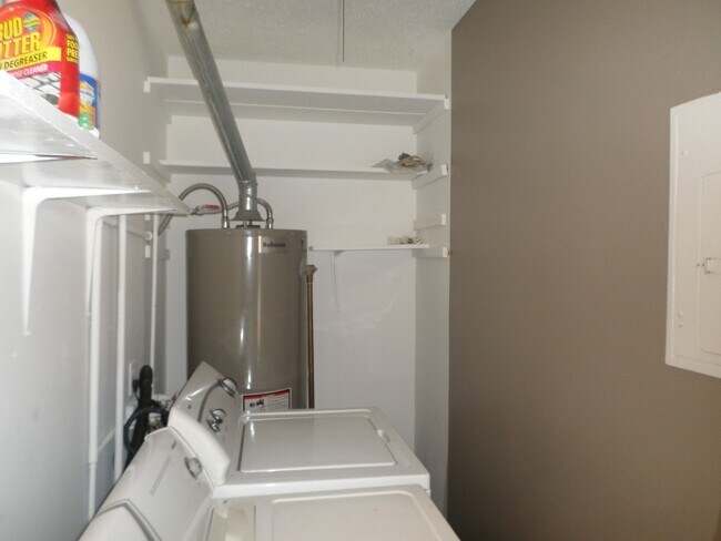 2012 Hayes Dr in Manhattan, KS - Building Photo - Building Photo