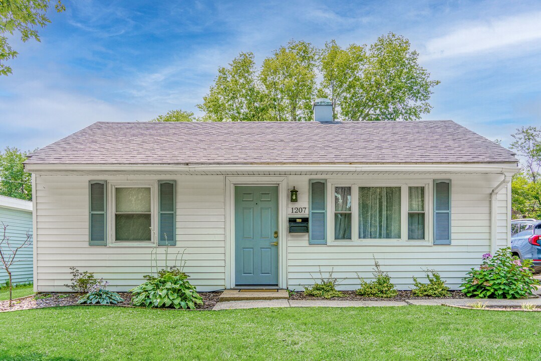 1207 S Anderson St in Urbana, IL - Building Photo