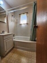 813 East Ave S in Lyons, KS - Building Photo - Building Photo