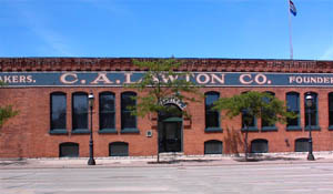 Lawton Foundry Townhomes in De Pere, WI - Foto de edificio