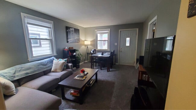 1520 S 73rd St in West Allis, WI - Foto de edificio - Building Photo