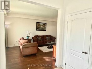 33 Carratuck St in East Gwillimbury, ON - Building Photo - Building Photo