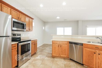 13050 W Larkspur Rd in El Mirage, AZ - Foto de edificio - Building Photo