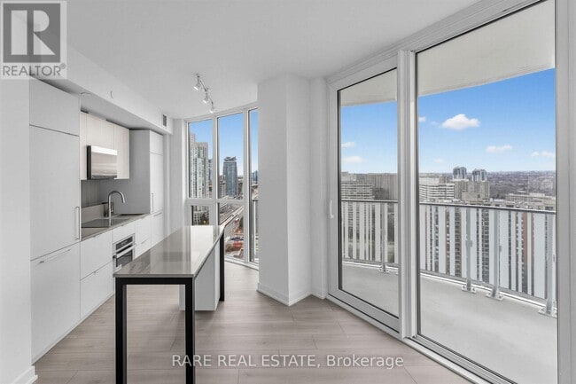 1 Fairview Rd E in Mississauga, ON - Building Photo - Building Photo