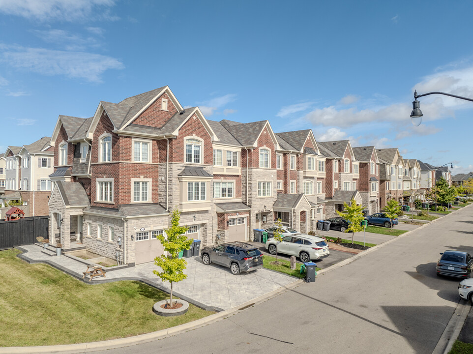 84 Metro Cres in Brampton, ON - Building Photo