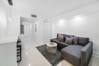1 SE 12th St, Unit SI FL21-ID1022205P in Miami, FL - Foto de edificio - Building Photo