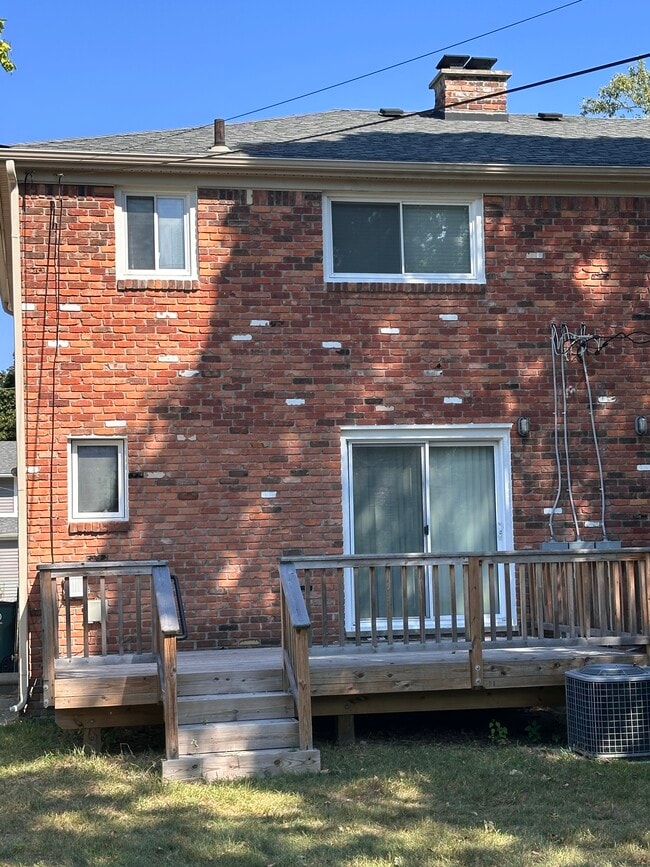 128 E Farnum Ave in Royal Oak, MI - Foto de edificio - Building Photo