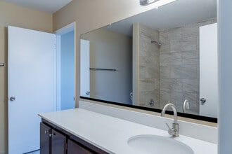 Melrose Court Apartments in Portland, OR - Building Photo - Interior Photo