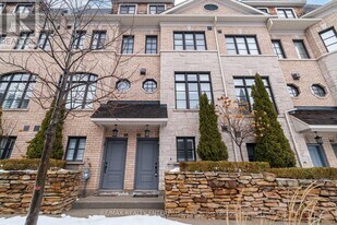 290 Royalton Common in Oakville, ON - Building Photo