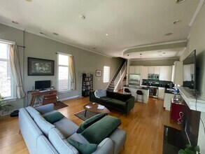 857 N Paulina St, Unit 3 in Chicago, IL - Foto de edificio - Building Photo