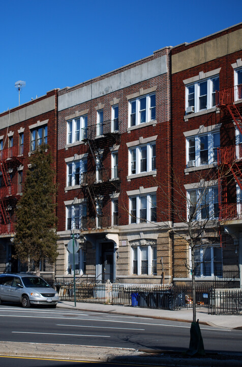 1675 Lincoln Pl in Brooklyn, NY - Foto de edificio