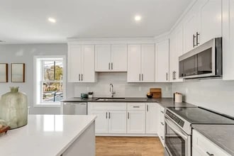 1000 Washington St, Unit 201 in Dedham, MA - Building Photo - Building Photo