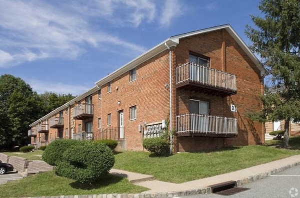 Camelot Gardens in Parsippany, NJ - Foto de edificio