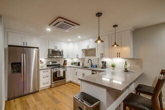 747 Island Ct in San Diego, CA - Building Photo - Building Photo