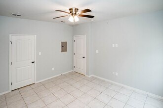 2206 E US Highway 281, Unit A-9 in Hidalgo, TX - Foto de edificio - Building Photo