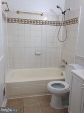 16565 Sherwood Pl in Woodbridge, VA - Foto de edificio - Building Photo