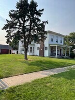 1701 Orchard St in Burlington, IA - Building Photo