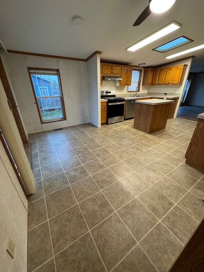 W2506 Woodland Rd in Iron Ridge, WI - Foto de edificio - Building Photo