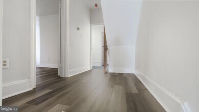 4 W State St, Unit APT B in Media, PA - Foto de edificio - Building Photo