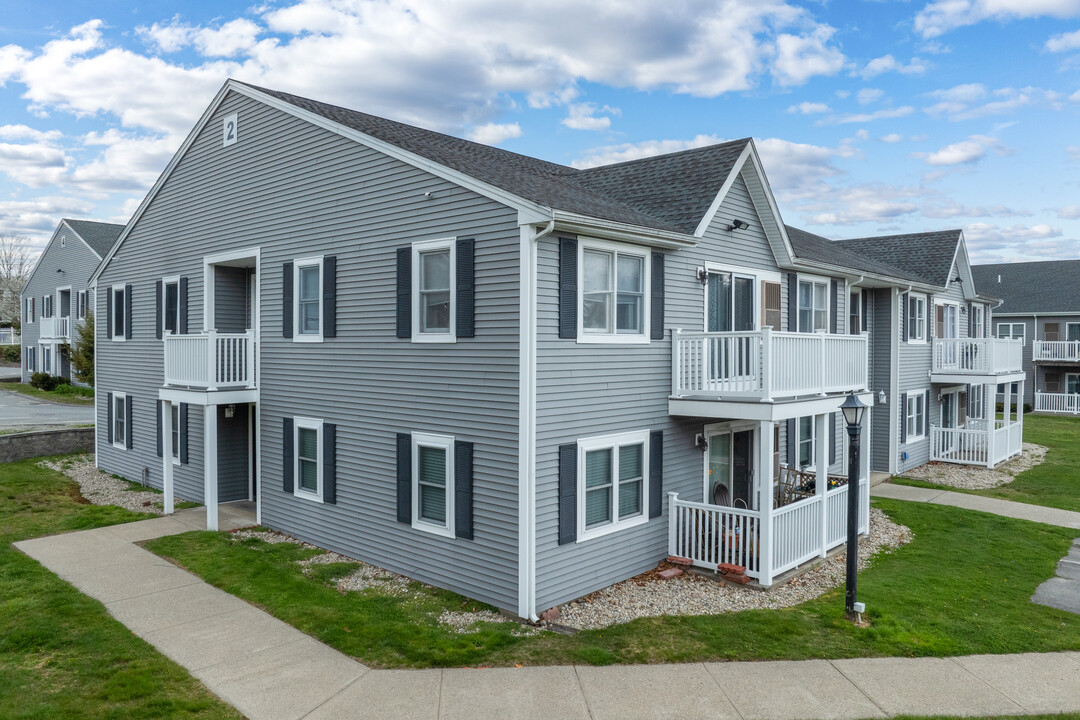 Somerset Gardens Condominiums in Taunton, MA - Foto de edificio