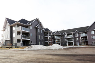 2000 Tuscarora NW in Calgary, AB - Building Photo - Building Photo