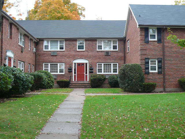 South Park in Manchester, CT - Foto de edificio