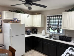 220 Kelly Dr in Fayetteville, GA - Building Photo - Building Photo