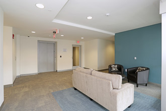 Flats on Fifth in Pittsburgh, PA - Building Photo - Interior Photo