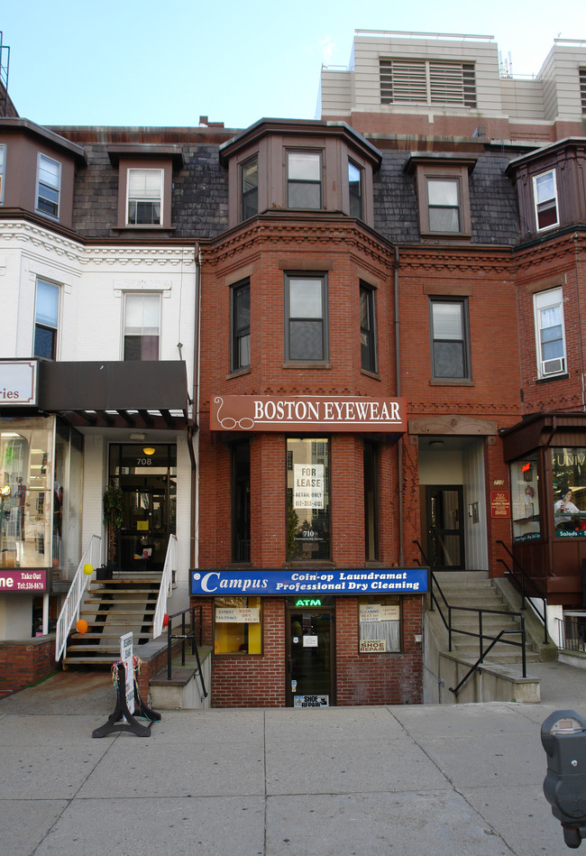 710 Commonwealth Ave in Boston, MA - Foto de edificio - Building Photo