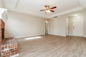 211 Nicki Ct in Hampton, GA - Building Photo - Building Photo