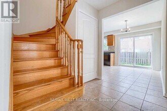 256 Brisdale Dr in Brampton, ON - Building Photo - Building Photo