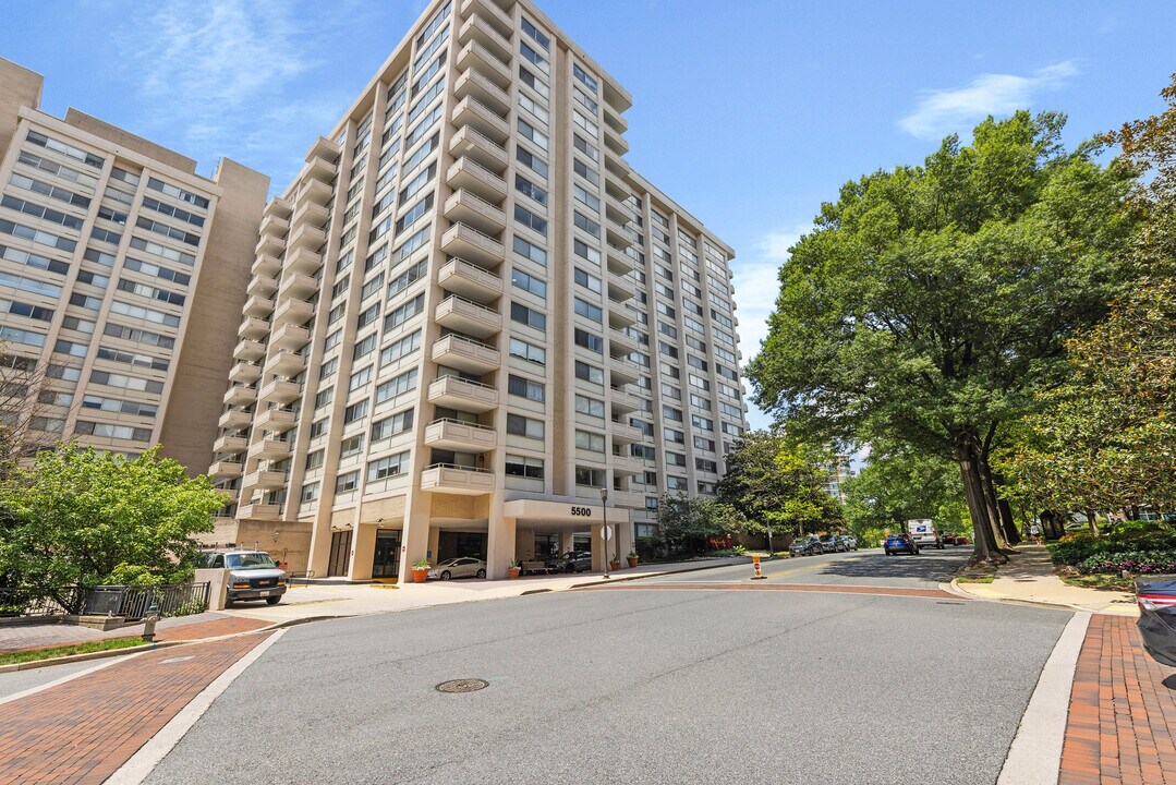5500 Friendship Blvd, Unit 1221N in Chevy Chase, MD - Building Photo