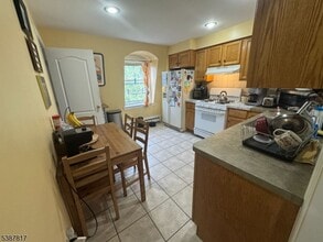 56 Woodward Ave in Rutherford, NJ - Building Photo - Building Photo