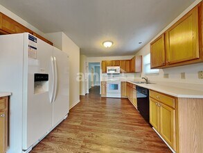 6312 Satin Wood Dr in Burlington, KY - Foto de edificio - Building Photo