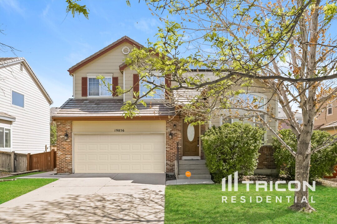 19856 E 59th Ave in Aurora, CO - Building Photo