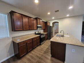 5815 Pearl Ridge Dr in Bakersfield, CA - Building Photo - Building Photo