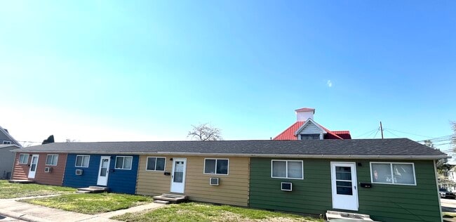 400 W 7th St, Unit Appt B in Williamstown, WV - Foto de edificio - Building Photo