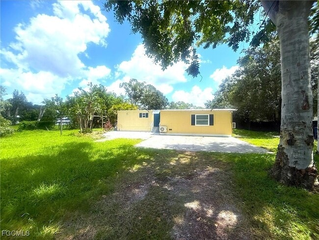 8239 Suncoast Dr in North Fort Myers, FL - Building Photo - Building Photo