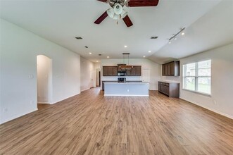 4011 High Plains Dr in Sanger, TX - Building Photo - Building Photo