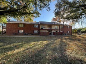 989 NW Colbern Rd in Lee's Summit, MO - Building Photo