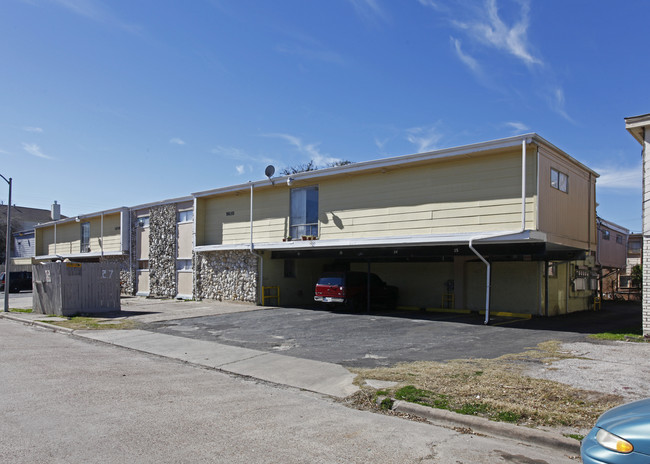 9610 Marlive Ln in Houston, TX - Foto de edificio - Building Photo