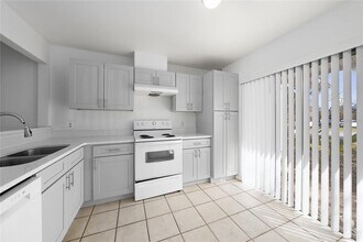 126 Dahlia Village Cir in Orlando, FL - Building Photo - Building Photo