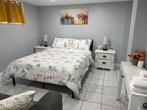 11 Queen St S in Mississauga, ON - Building Photo - Building Photo