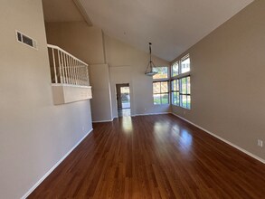 10463 Graham Ct in Ventura, CA - Foto de edificio - Building Photo