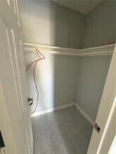 401 NW 43rd Ct in Oakland Park, FL - Building Photo - Building Photo