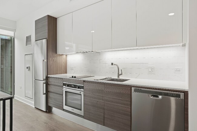 property at 199 W Hubbard St