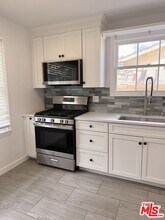 7536 Shoup Ave in Los Angeles, CA - Building Photo - Building Photo